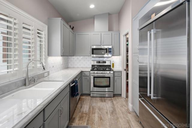246 C Avenue, Coronado CA: https://media.crmls.org/mediaz/865aa546-f580-49cc-8384-d8b329160df9.jpg