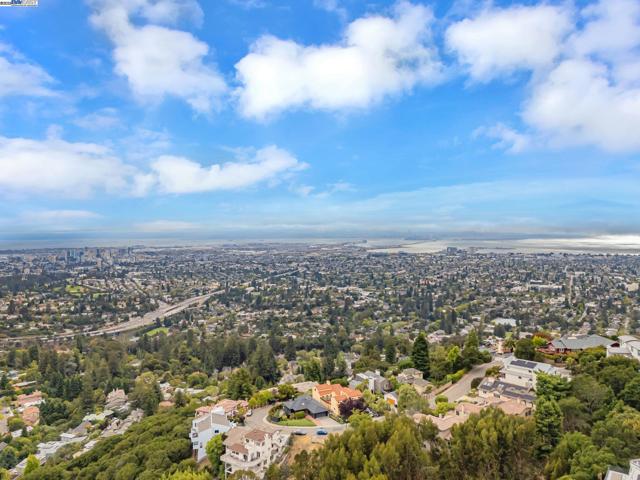 1106 Besito Ave, Berkeley CA: https://media.crmls.org/mediaz/865b2ae9-6897-4b7b-8542-08ecedccdd23.jpg
