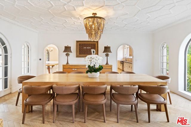 9451 Sunset Boulevard, Beverly Hills CA: https://media.crmls.org/mediaz/865b3a22-076e-44b0-b6ff-3600288ad2fe.jpg