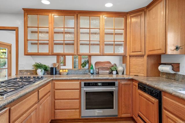 Detail Gallery Image 10 of 61 For 9110 Brier Rd, La Mesa,  CA 91942 - 4 Beds | 4 Baths