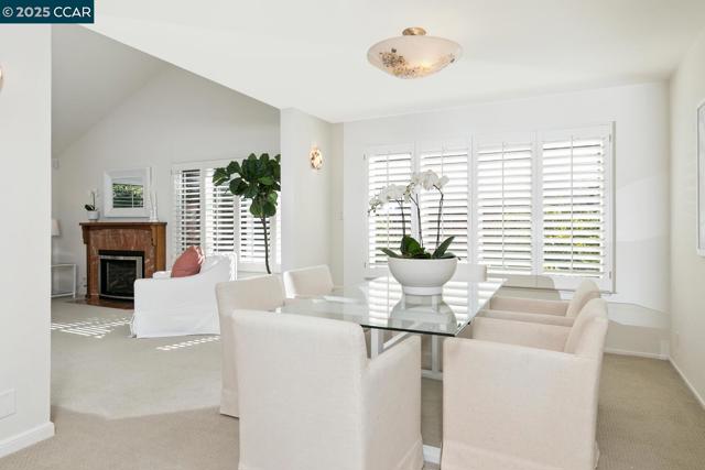 1555 Pebblebrook Ct, Walnut Creek CA: https://media.crmls.org/mediaz/865ce7e6-4c34-40a4-b851-5ce646b094d6.jpg