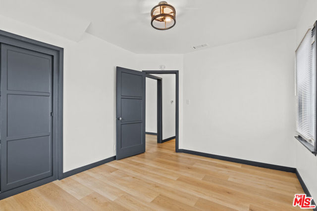 9829 S 7th Avenue, Inglewood CA: https://media.crmls.org/mediaz/865d1cc2-49e3-441e-99bd-7cdeba53fa44.jpg