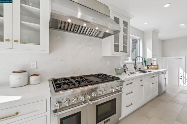 680 Grizzly Peak Blvd, Berkeley CA: https://media.crmls.org/mediaz/865d7b0e-3a20-41e2-9285-fb7500f6e094.jpg