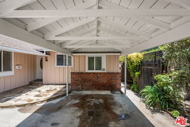 22125 Costanso Street, Woodland Hills CA: https://media.crmls.org/mediaz/865dcf88-4b5b-41f3-8ae3-f1b7f65d8e69.jpg