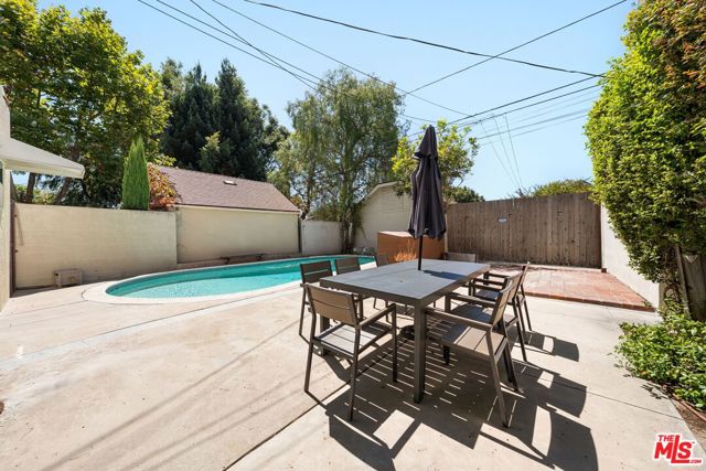 2039 Kelton Avenue, Los Angeles CA: https://media.crmls.org/mediaz/865e4c1d-b2f0-4b1f-a092-c3c9e1491234.jpg