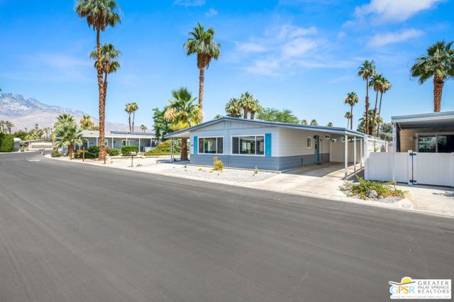 240 Los Pinos Drive, Palm Springs CA: https://media.crmls.org/mediaz/865e51b6-f95d-42cf-b51b-56558a694cd2.jpg