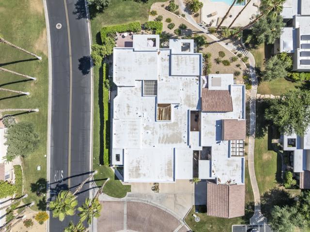 72416 Sommerset Drive, Palm Desert CA: https://media.crmls.org/mediaz/865e5c41-9de2-4ec7-ace1-18ad4ed0faa8.jpg