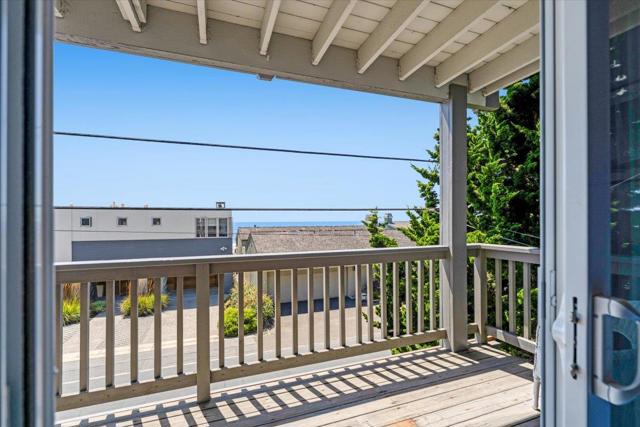 617 Beach Drive, Aptos CA: https://media.crmls.org/mediaz/865f07d9-bb84-4717-acfd-9c791ee3c22a.jpg