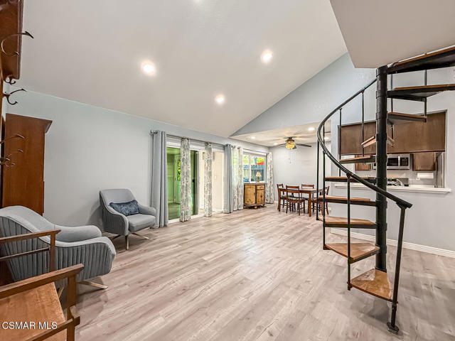 2098 Covington Avenue, Simi Valley CA: https://media.crmls.org/mediaz/865fb946-053a-418b-949e-5378cfc2b2a1.jpg