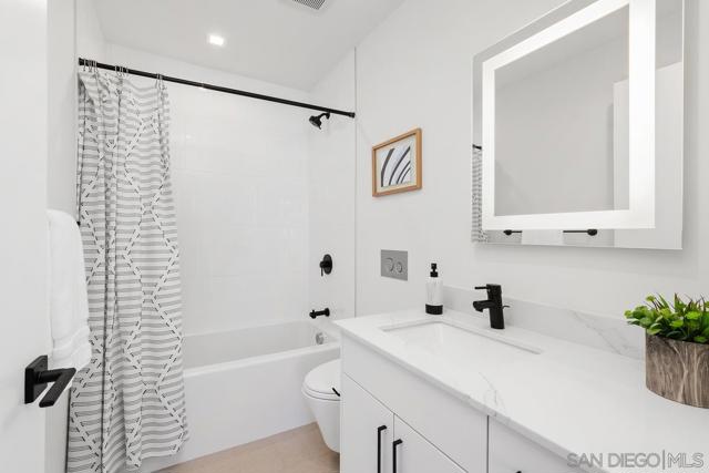 Image 4 of 7 For 1111 Torrey Pines Rd  205