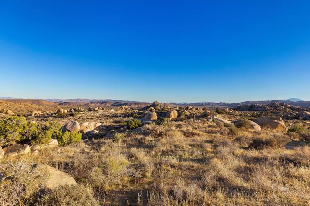 1 Dragonfly Lane, Pioneertown CA: https://media.crmls.org/mediaz/86609c3c-dc3f-43ab-b3d8-7034b2a5b393.jpg