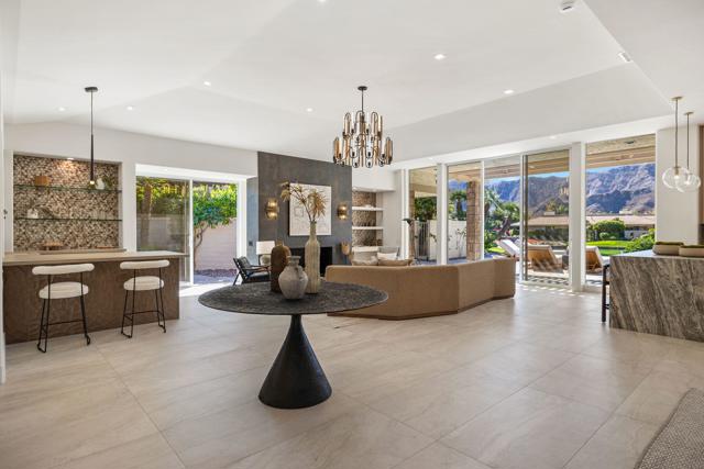 9 Regency Drive, Rancho Mirage CA: https://media.crmls.org/mediaz/86612578-0708-40ad-b109-539b9fdaad80.jpg