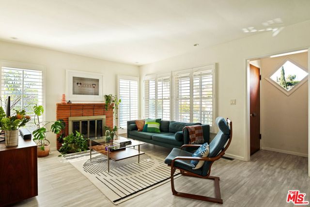 2533 Lombardy Boulevard photo 4