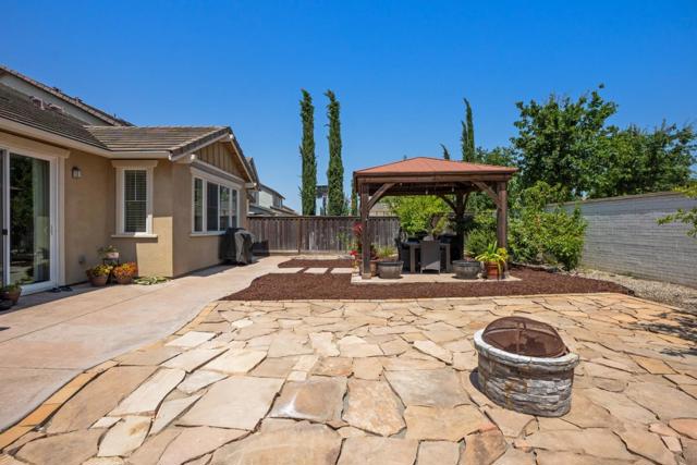 1141 Navigator Drive, Lathrop CA: https://media.crmls.org/mediaz/86625cb2-7d5d-436c-abce-4c7e0405906b.jpg