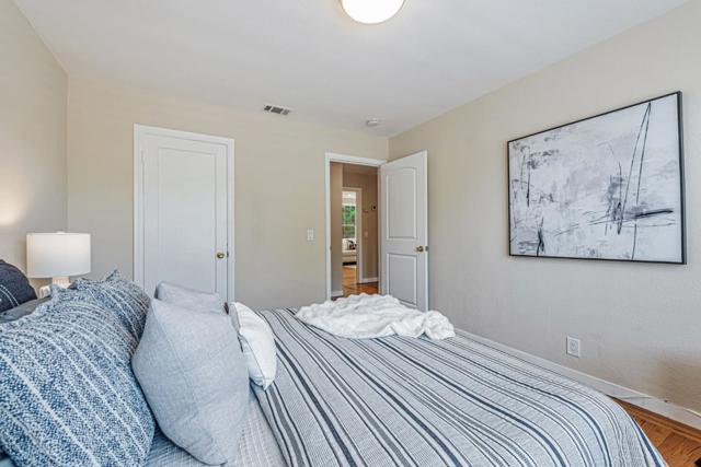 1359 Madera Avenue, Menlo Park CA: https://media.crmls.org/mediaz/8662abfa-91cb-4136-bf15-ff38f732ef87.jpg