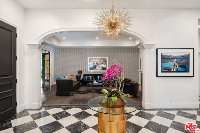 1600 Clear View Drive,  CA: https://media.crmls.org/mediaz/86631e10-cdec-43f8-aabc-1ad162f6f1aa.jpg
