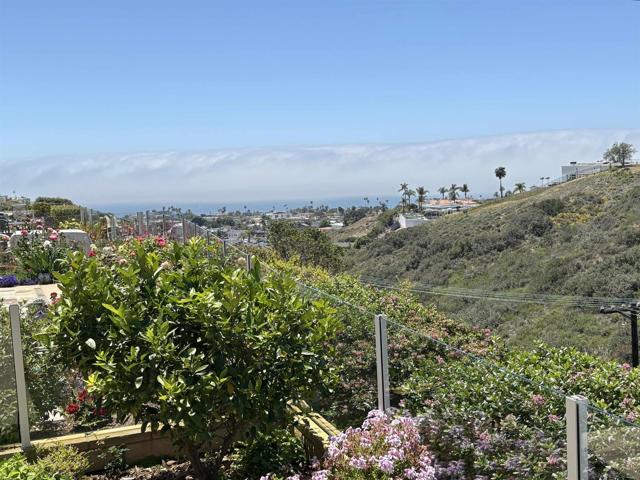 5438 Caminito Bayo, La Jolla CA: https://media.crmls.org/mediaz/8663459a-3fb6-42ba-9beb-6053138b7ca7.jpg