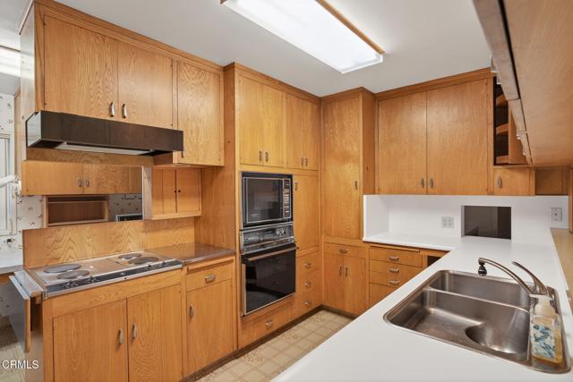 640 Fernwood Drive, Oxnard CA: https://media.crmls.org/mediaz/866394f4-0027-4975-b205-2011b903c44b.jpg