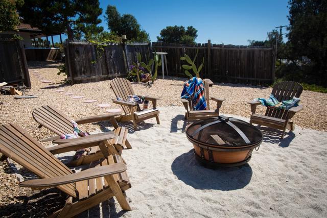 1047 Highland Dr, Del Mar CA: https://media.crmls.org/mediaz/8663c259-5171-44b2-b89d-7bd2aad4f5bc.jpg