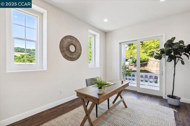 38 Citron Knoll, Orinda CA: https://media.crmls.org/mediaz/86640233-b7a8-4667-b8eb-b7168e01bdab.jpg
