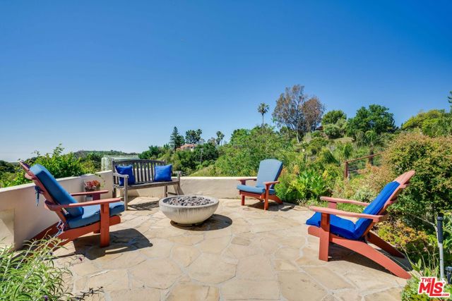 2303 Tuna Canyon Road, Topanga CA: https://media.crmls.org/mediaz/866435e3-f91b-4250-822f-25c70e155206.jpg