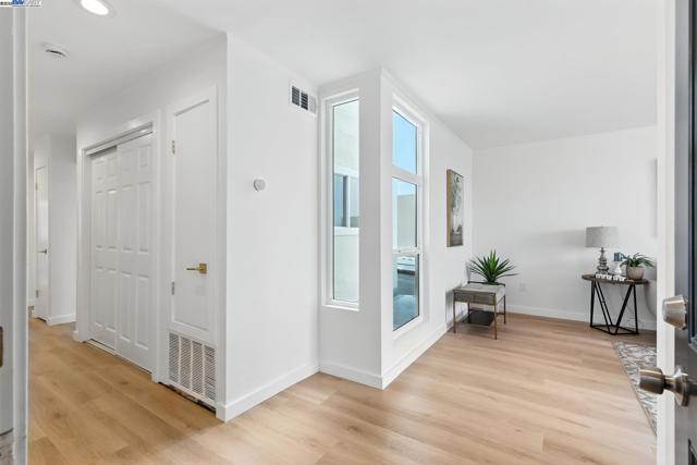 100 Byrne St, Daly City CA: https://media.crmls.org/mediaz/8664b481-9829-4e89-ae7b-bc30e076df62.jpg