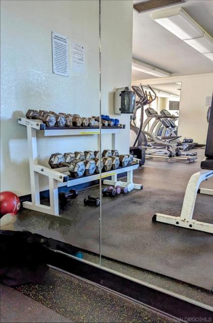 17476 Plaza Cerado, San Diego CA: https://media.crmls.org/mediaz/8664f57f-b12f-483e-ace6-05e9db3bb739.jpg