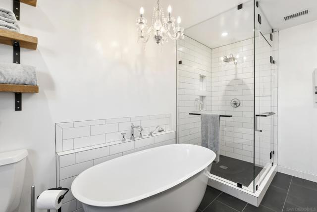 4474 Niagara Ave, San Diego CA: https://media.crmls.org/mediaz/8664f8b2-dbd0-4458-b12e-303d688fd9f3.jpg