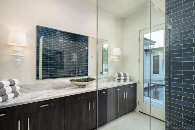 2365 Via Siena, La Jolla CA: https://media.crmls.org/mediaz/86658c6c-76f0-4303-aaa1-8837216e33de.jpg