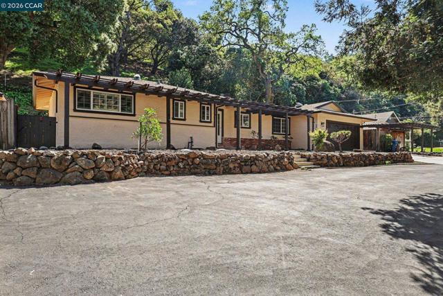 1451 Franklin Canyon Rd, Martinez CA: https://media.crmls.org/mediaz/86659637-16c5-42cb-914d-2946d0f5c251.jpg