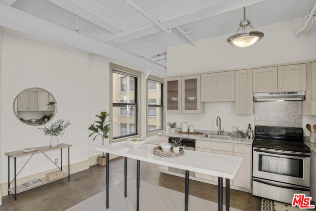 108 W 2nd Street, Los Angeles CA: https://media.crmls.org/mediaz/8665c488-c0ee-4b13-800a-740224a9a2da.jpg