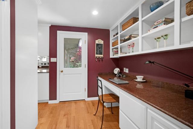 8700 Oak Tree Ln, Castro Valley CA: https://media.crmls.org/mediaz/8665ea5c-4c7b-4a01-9419-7eec7bf832d2.jpg