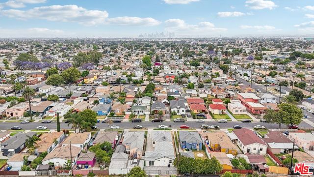 834 E 90th Street, Los Angeles CA: https://media.crmls.org/mediaz/866629ae-1917-4f88-a386-a186a9f1882c.jpg