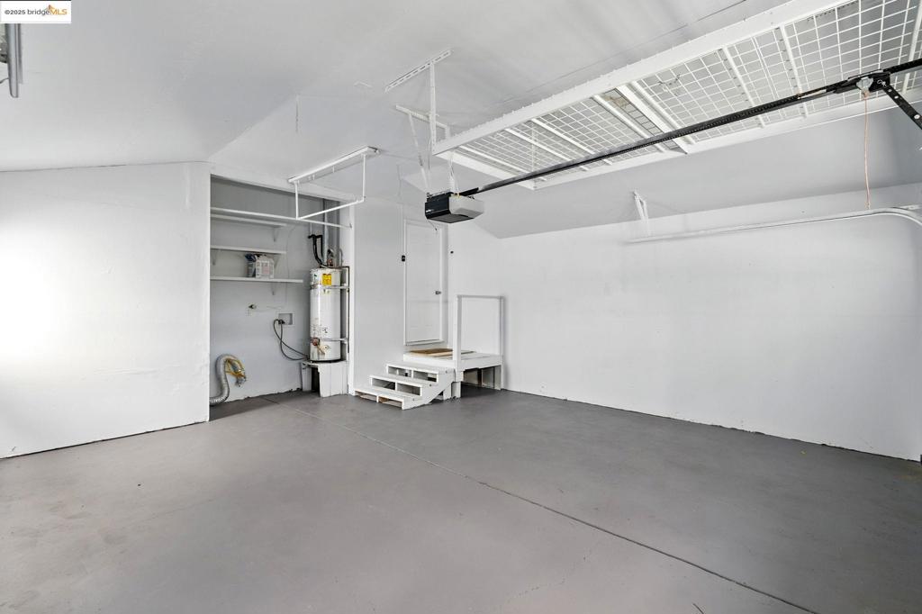 https://media.crmls.org/mediaz/86663918-9c8d-4152-9861-e64833eee7a8.jpg?preset=X-Large