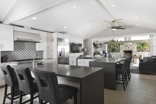 7068 Estrella De Mar, Carlsbad CA: https://media.crmls.org/mediaz/86666695-c012-4e96-968d-ab5396857512.jpg