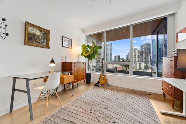 888 W E Street, San Diego CA: https://media.crmls.org/mediaz/86677e8e-6edf-416a-a59f-c0cb9cad6c96.jpg
