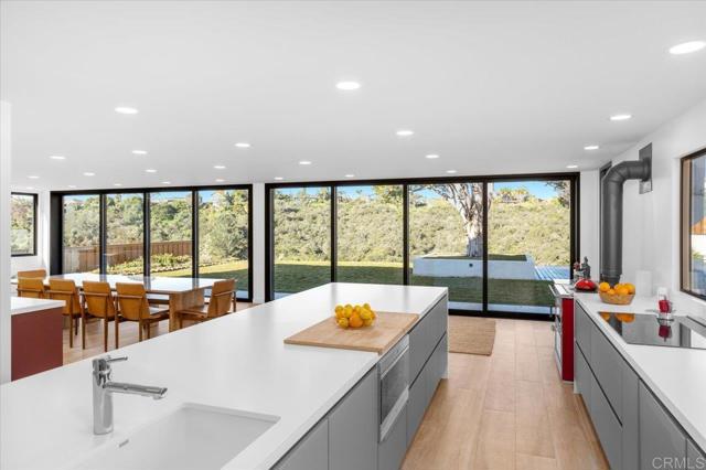 Detail Gallery Image 15 of 57 For 1560 Hawk View Dr, Encinitas,  CA 92024 - 4 Beds | 4 Baths