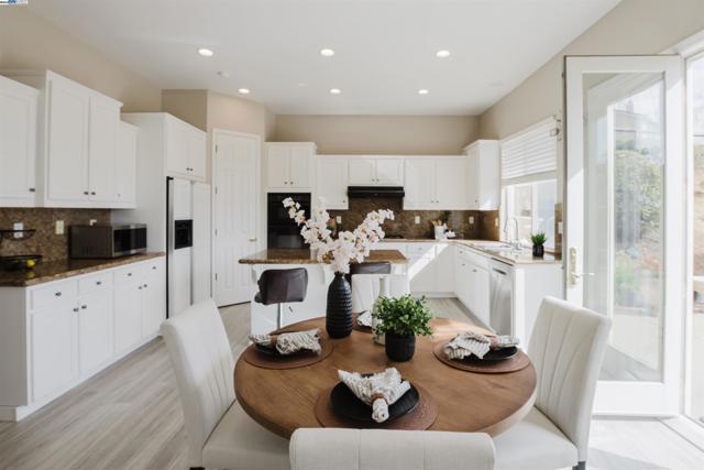 25657 Crestfield Dr, Castro Valley CA: https://media.crmls.org/mediaz/86680f48-f2cc-4b90-be51-def9f1006d60.jpg