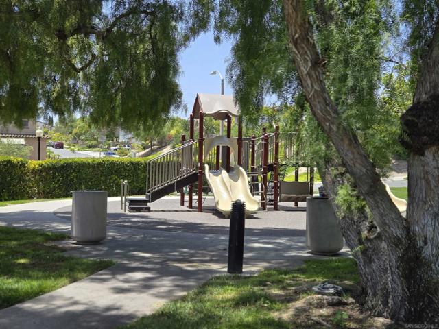 2361 porch swing st, Chula Vista CA: https://media.crmls.org/mediaz/86687576-f80c-47cf-b91a-ece8e57213d4.jpg