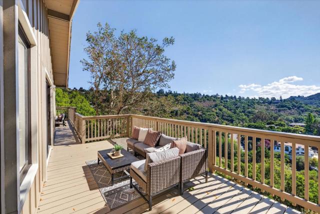 30 Bluebell Lane, Hillsborough CA: https://media.crmls.org/mediaz/8668cc34-8e21-4723-99e3-d0deb7d0bfba.jpg