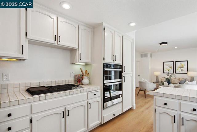 1666 Brush Creek Pl, Danville CA: https://media.crmls.org/mediaz/86690078-acdf-48d5-b2c2-ba385bc07b77.jpg