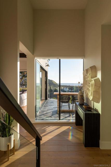 12994 Via Esperia, Del Mar CA: https://media.crmls.org/mediaz/866936d0-7c70-4e76-a321-d6542b6a1ff4.jpg