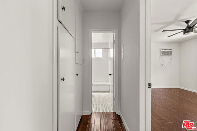 1006 Havenhurst, Los Angeles CA: https://media.crmls.org/mediaz/8669a467-f28e-40a0-a654-430d5636718d.jpg