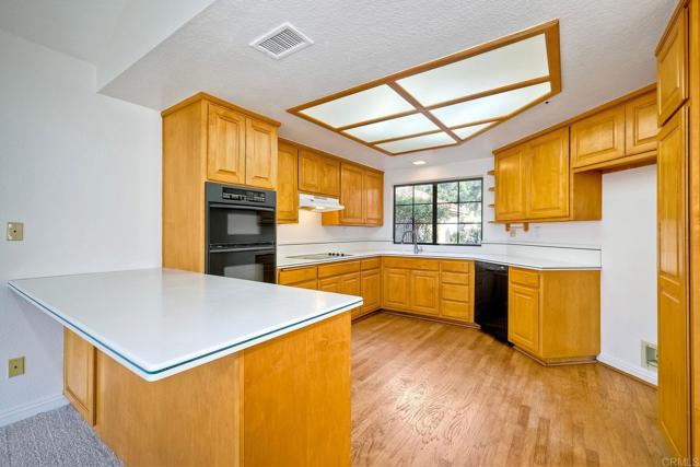 Detail Gallery Image 7 of 51 For 29092 Laurel Valley Dr, Vista,  CA 92084 - 2 Beds | 2/1 Baths