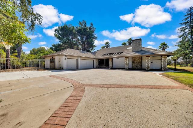 15235 Crestview Ct, Poway CA: https://media.crmls.org/mediaz/866a2caa-cc7e-4625-8265-3991750713b8.jpg