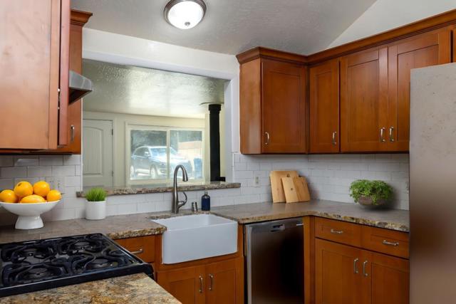 152 Lorenzo Lane, Boulder Creek CA: https://media.crmls.org/mediaz/866a75ae-851b-4cbf-b84b-c9dd528c226e.jpg