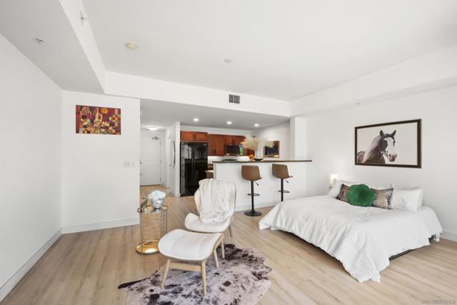 206 Park Blvd, San Diego CA: https://media.crmls.org/mediaz/866a9dde-4e9c-4aae-8ea6-3e10d7883ebb.jpg