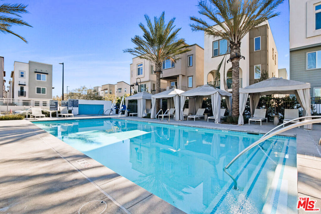 https://media.crmls.org/mediaz/866aa681-338a-427d-9d24-9d81e033b0aa.jpg?preset=X-Large