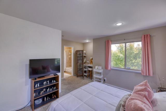 307 De La Vina Way, Salinas CA: https://media.crmls.org/mediaz/866aa90c-2123-4413-b304-fdb32a5bf6e8.jpg