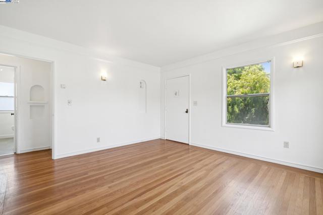 2200 Peach St, Pinole CA: https://media.crmls.org/mediaz/866ae185-3d47-4b2c-81c4-764aa4b5f15b.jpg